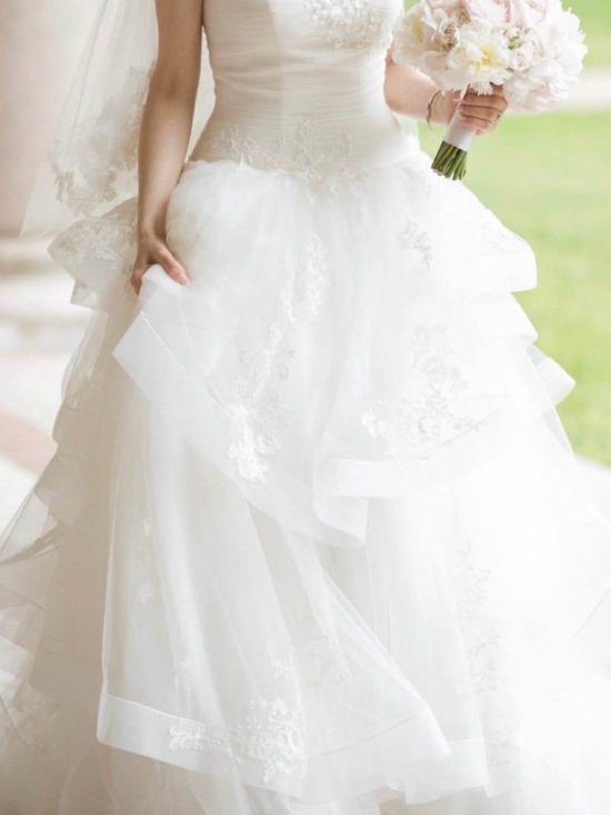WHIT Dresses & Skirts - Vera Wang White Layered Lace Ball Gown Wedding Dress